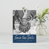 Save The Date Filigree Art déco | Silver Grey sur Navy Blue Phot (Debout devant)
