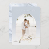 Save The Date Finalement Gold Script Dusty Blue Arched Photo enc (Devant / Derrière)
