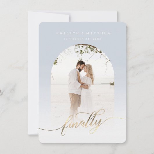 Save The Date Finalement Gold Script Dusty Blue Arched Photo enc (Devant)