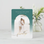 Save The Date Finalement Gold Script Emerald Arched Photo encadr (Debout devant)