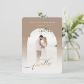 Save The Date Finalement Gold Script Taupe Arched Photo encadrée (Debout devant)