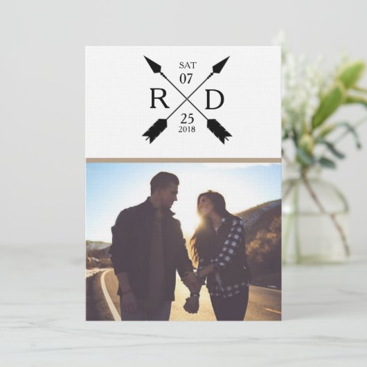 Save The Date Flèche rustique | Enregistrer la date | Mariage ph (Debout devant)