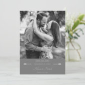 Save The Date Flèches Minimalistes Photo | Gris (Debout devant)