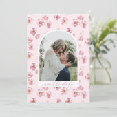 Save The Date Fleurs Rose Rouge Script Romantique Photo Arch (Debout devant)