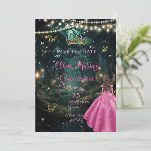 Save The Date Forêt enchantée Fuchsia Robe rose Quinceañera 16 (Debout devant)