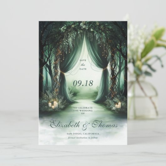 Save The Date Forêt enchantée Moody Dark Woodland Mariage photo (Debout devant)