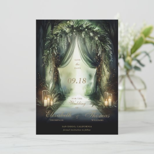 Save The Date Forêt enchantée Moody Romantique Mariage Emeraude (Debout devant)