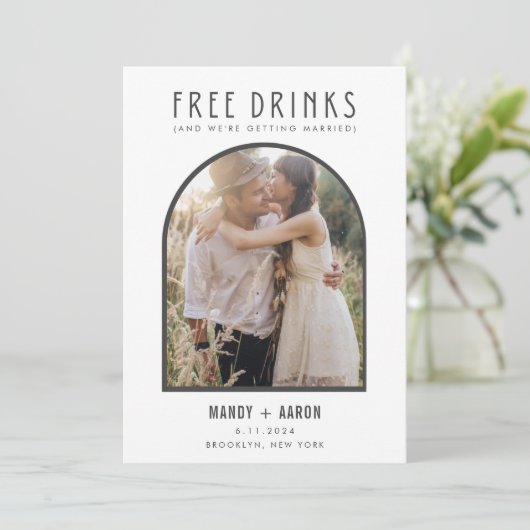 Save The Date Funny Free Drinks Arch Mariage photo (Debout devant)