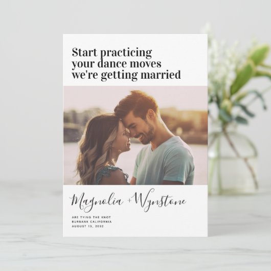 Save The Date Funny Modern Typography Mariage photo (Debout devant)