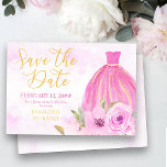 Save The Date Gold floral et princesse rose<br><div class="desc">Plutôt floral sauvez la date - parfait pour une quinceanera ou douce fête 16. Le design se compose d'une robe princesse rose et or, de belles roses roses roses et de fleurs sur un lave à l'aquarelle de style galaxie. L'option Enregistrer la date est indiquée dans un script élégant et...</div>