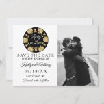 Save The Date Gold Parties scintillant Poker Chip Casino Mariage<br><div class="desc">Célébrez dans le style avec ces mariages modernes et très tendance,  enregistrez les cartes de date. Ce design est facile à personnaliser avec votre propre photo et libellé spécial et vos invités seront ravis quand ils recevront ces cartes fabuleuses. Les correspondances se trouvent dans la collection.</div>