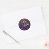 Save the date | Gouden Stippen en Paarse | persona Ronde Sticker (Envelop)