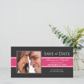 Save The Date Gras Fuchsia Stripe Enregistrer la date de l'annon (Debout devant)