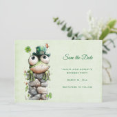 Save The Date Grenouille avec chapeau vert et trèfle mignonne (Debout devant)