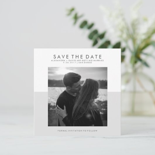 Save The Date Gris doux et blanc minimal Enregistrer la date | P (Debout devant)