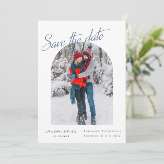 Save The Date Hiver Elégante Photo Dusty Blue Calligraphy (Debout devant)
