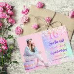 Save The Date Holographique rose violet photo Sweet 16<br><div class="desc">Un moderne et élégant Save the Date for a Sweet 16. Arrière - plan holographique,  rose,  violet vert menthe. Personnalisez et ajoutez une photo,  une date et un nom.</div>