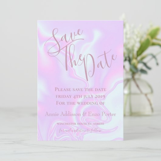 Save The Date Iridescente unicorne peau fausse texture holograph (Debout devant)