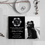Save The Date Jetons de Poker Pailletés Argent Mariage Photo<br><div class="desc">Célébrez dans le style avec ces cartes de mariage modernes et très tendance pour annoncer la date à retenir. Ce design est facile à personnaliser avec votre propre photo et texte et vos invités seront ravis lorsqu'ils recevront ces cartes fabuleuses. Les éléments assortis peuvent être trouvés dans la collection.</div>