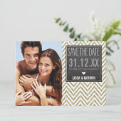 SAVE THE DATE krijtbord chevron glitterschrift oud (Staand voorkant)