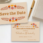 Save The Date La Typographie Florale Mexicaine De L'Ouest Économ<br><div class="desc">Floral mexicain enregistrer la carte datte avec fleurs d'art populaire fiesta dans la palette de couleurs terreuses de champagne beige marron bleu rose orange et jaune. Design distinctif avec typographie occidentale et élégant script manuscrit. Le modèle est configuré pour customiser pour toute occasion et personnaliser avec votre date d'événement. Veuillez...</div>