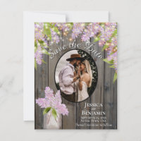 Lilacs et lumières colorées sur le Mariage en bois