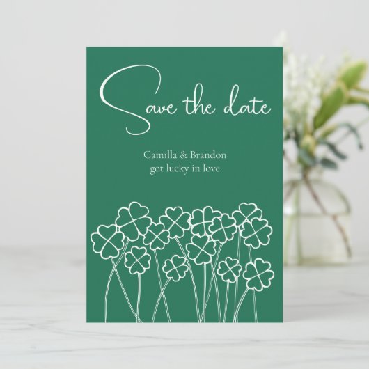 Save The Date Lucky Clover Emerald Green Mariage moderne (Debout devant)