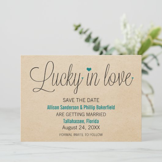 Save The Date Lucky in Love Enregistrer la Date, Bleu sarcelle (Debout devant)