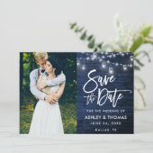 Save The Date Lumières de pot en bois bleu rustique Script photo (Debout devant)