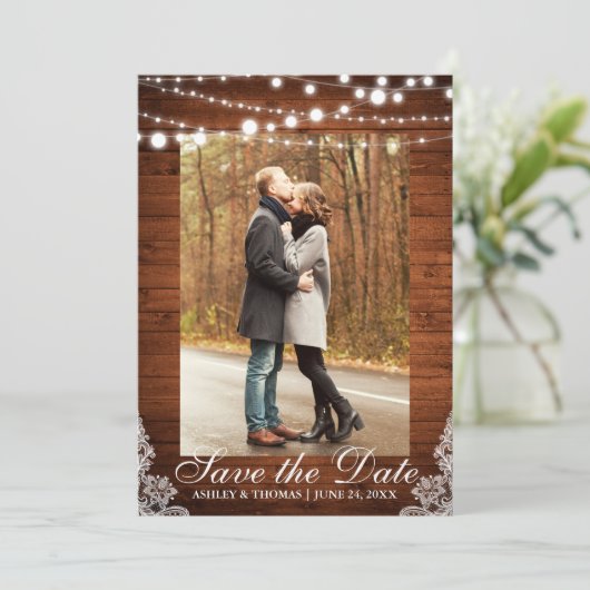 Save The Date Lumières en dentelle Mariage rustique Enregistrer  (Debout devant)