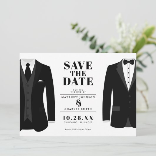Save The Date M. & M. Mariage Moderne Tux Noir - Épargnez la Dat (Debout devant)