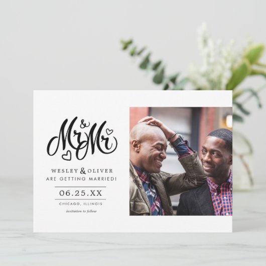 Save The Date M. & Mr Script - Enregistrer la date avec la photo (Debout devant)