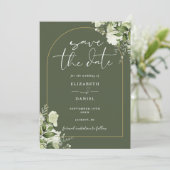Save The Date Mariage à l'arche florale de verdure vert olive do (Debout devant)