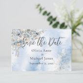 Save The Date Mariage à l'écriture florale aquarelle bleu poussi (Debout devant)