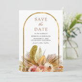 Save The Date Mariage Bohème Doré avec Arche Florale Rustique et (Debout devant)