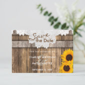 Save The Date Mariage dans un bois rustique & dentelle Enregistr (Debout devant)