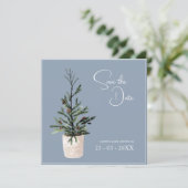 Save The Date Mariage d'arbre de Noël bleu et noir poussiéreux (Debout devant)