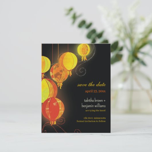 Save The Date Mariage de Lanternes en papier glamour Sauvez la d (Debout devant)