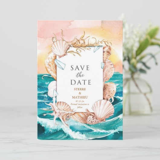 Save The Date Mariage de plage Simple Seashells (Debout devant)