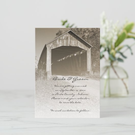 Save The Date Mariage de pont couvert rustique Enregistrer la da (Debout devant)