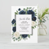 Save The Date Mariage élégant avec du bleu marine et des fleurs  (Debout devant)