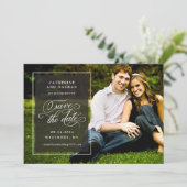 Save The Date Mariage élégant avec écriture classique noir et bl (Debout devant)