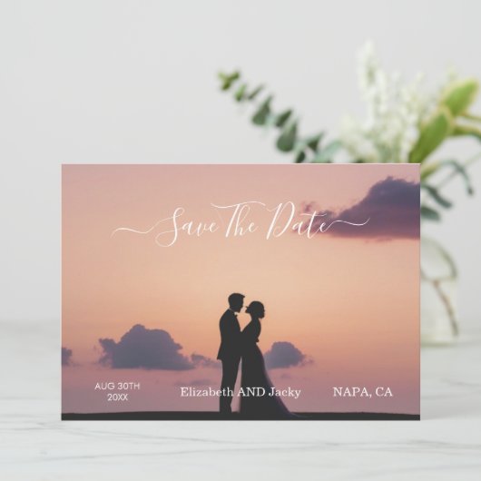 Save The Date Mariage Élégant Classique Calligraphie Noir et Bla (Debout devant)