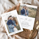 Save The Date Mariage élégant Enregistrer la date Photo Minimali<br><div class="desc">Mariage Sauvegardez les Cartes de Date qui ont une photo sur le devant et le dos. Les cartes Save the Date contiennent une typographie de script moderne,  lettrée à la main,  qui sont élégantes,  simples et modernes à utiliser après que vous minimaliste simple célébration de mariage.</div>