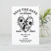 Save The Date Mariage gothique noir et blanc couple crâne (Debout devant)