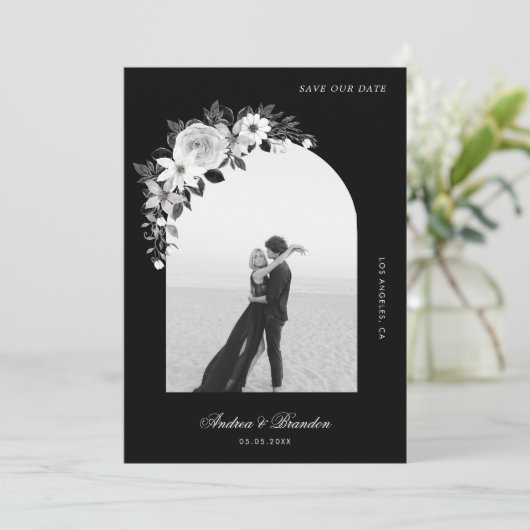 Save The Date Mariage Halloween noir photo de florale et d'arche (Debout devant)