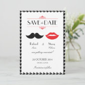 Save The Date Mariage Houndstooth Rouge, Noir & Moustache et Lèv (Debout devant)