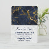 Save The Date Mariage Moderne Élégant avec Marbre Bleu Nuit et O (Debout devant)