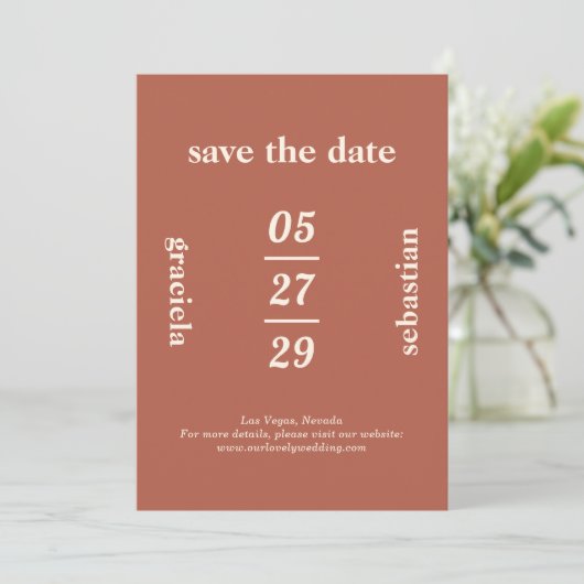 Save The Date Mariage Moderne Orange Brûlé Typographique Gras (Debout devant)