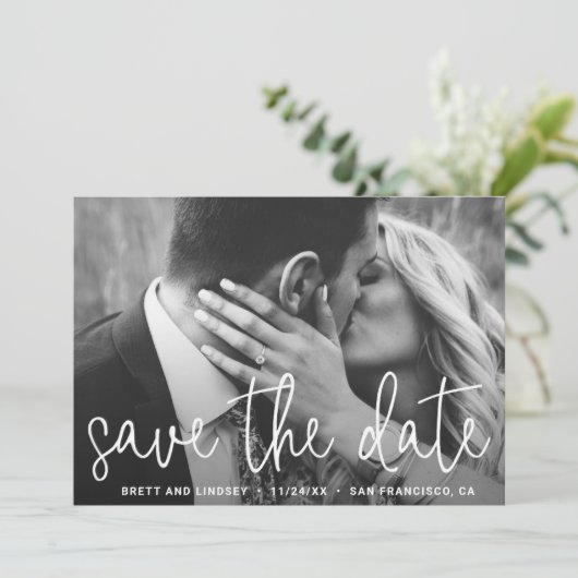 Save The Date Mariage Moderne Photo Simple Écriture Blanche Élég (Debout devant)